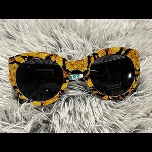 Versace sun glasses new